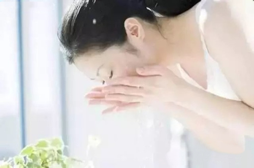 潔面乳該怎么買？什么牌子的潔面乳效果好？中國潔面乳十大品牌排行榜