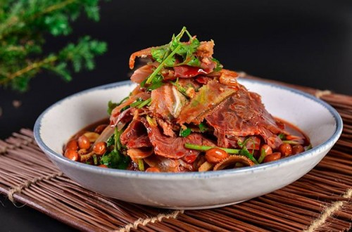 紫燕百味雞：國民日常熟食，走進(jìn)30多萬家庭的餐桌