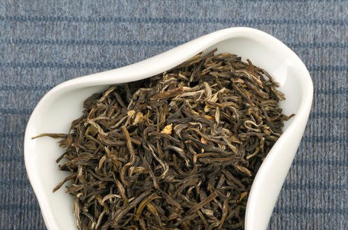 張一元茉莉花茶：湯清味濃，入口芳香回味無(wú)窮