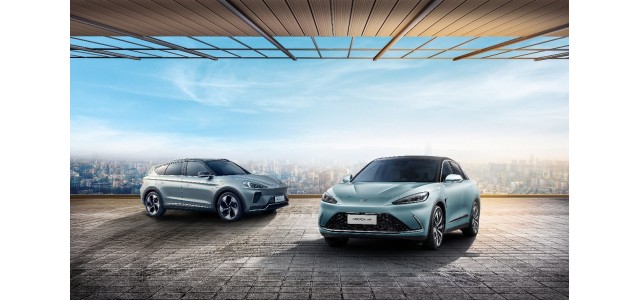 極狐展現(xiàn)國家隊(duì)實(shí)力，獲得中國民族汽車品牌榜大獎(jiǎng)